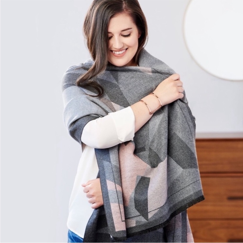 NWT Soia & Kyo Larisa Wrap ash gray pink 26 x 70”